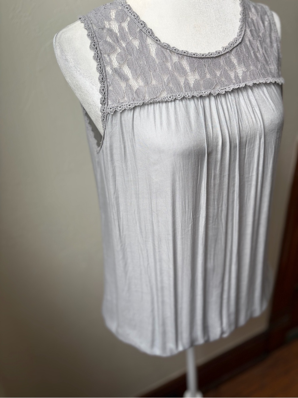 Prontomoda Giusy Made in Italy Silk Blend Lace Sleeveless Blouse Gray S - Picture 4 of 11